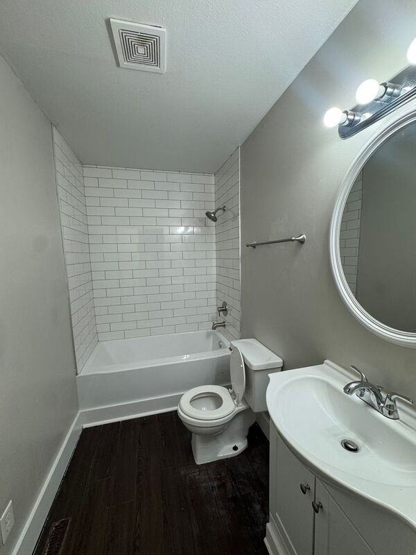 2929 E University St #4 - Photo 6 of 15