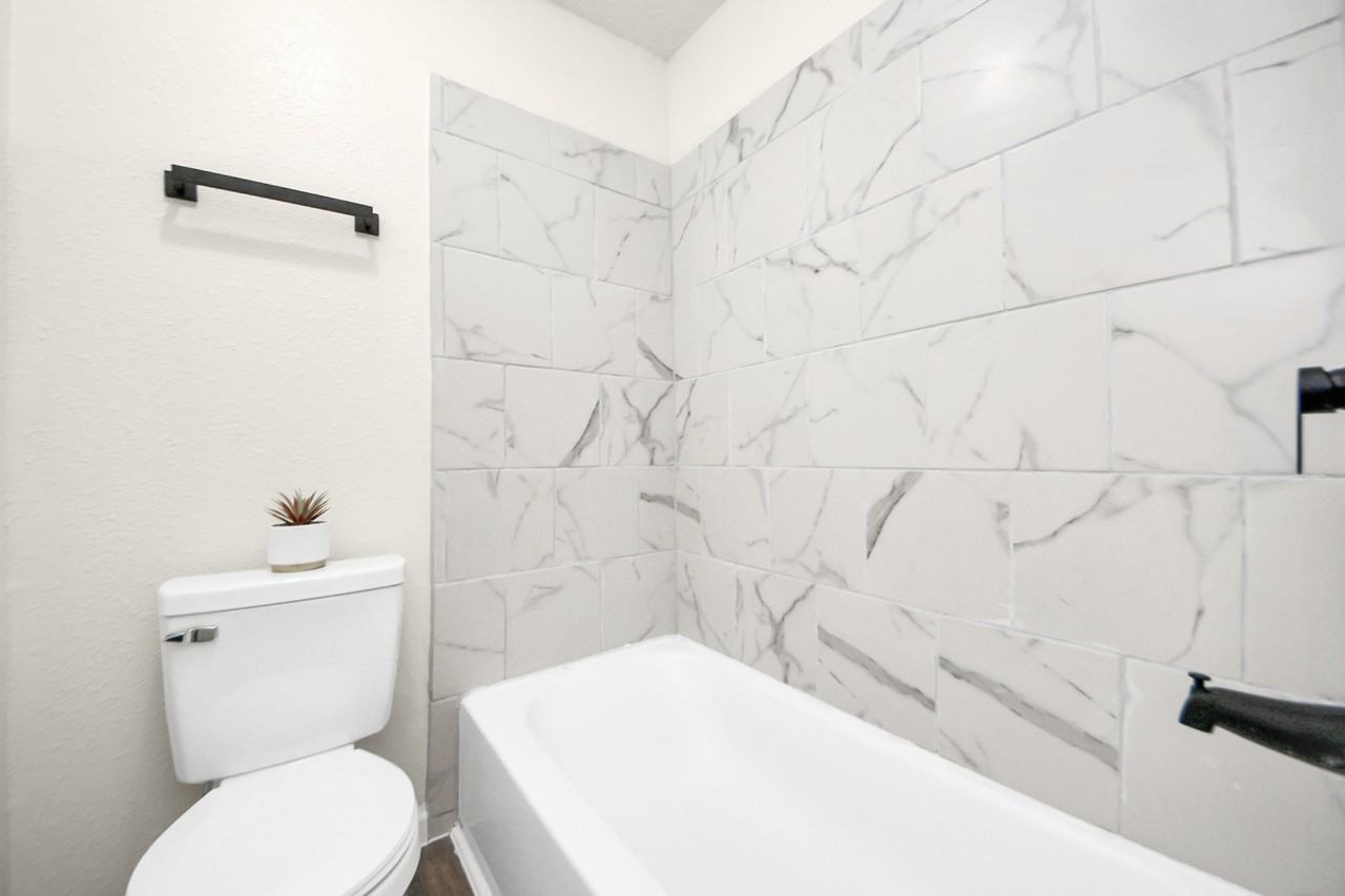 2110 Melbourne St #1 - Photo 4 of 34