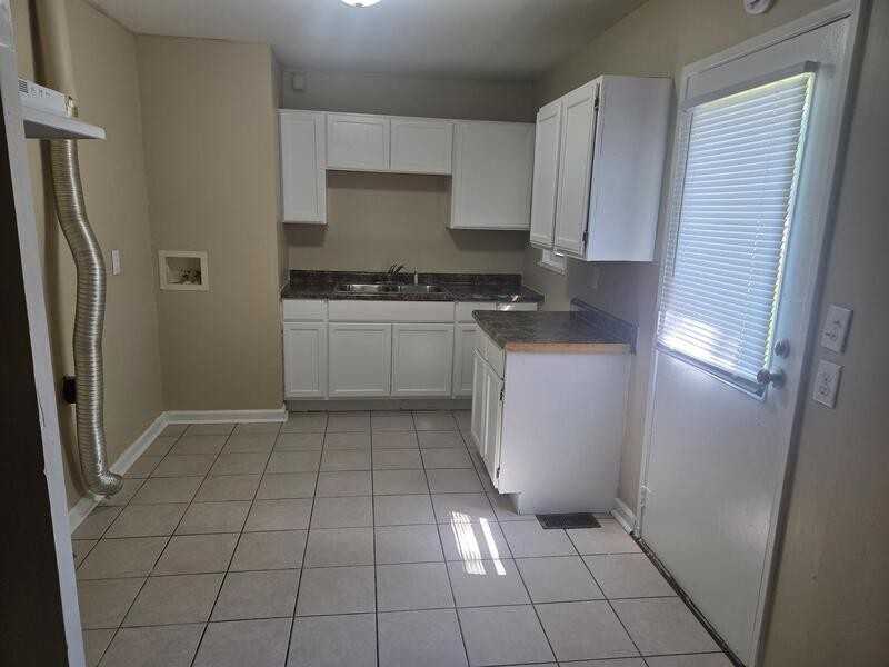 3141 Danbury Rd - Photo 4 of 12