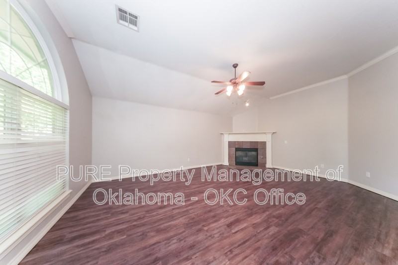 7921 Azurewood Dr - Photo 3 of 20