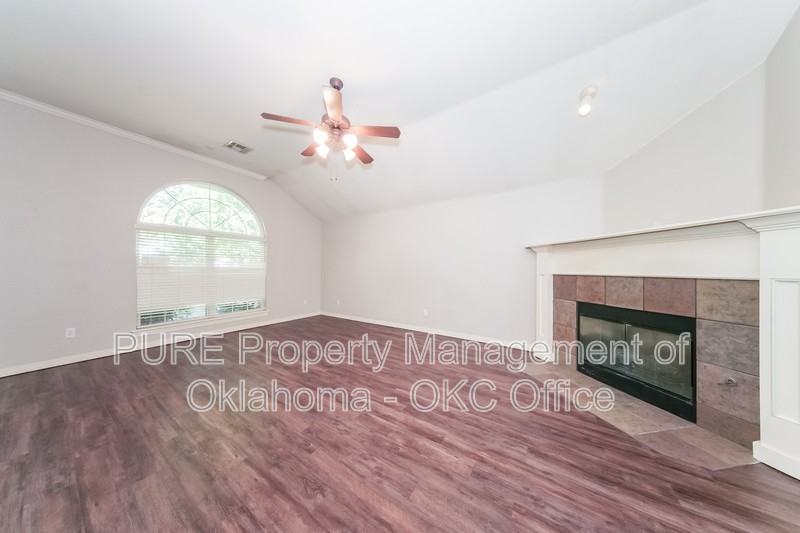 7921 Azurewood Dr - Photo 4 of 20