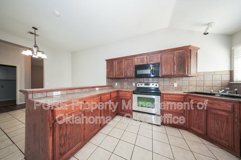 7921 Azurewood Dr - Photo 5 of 20