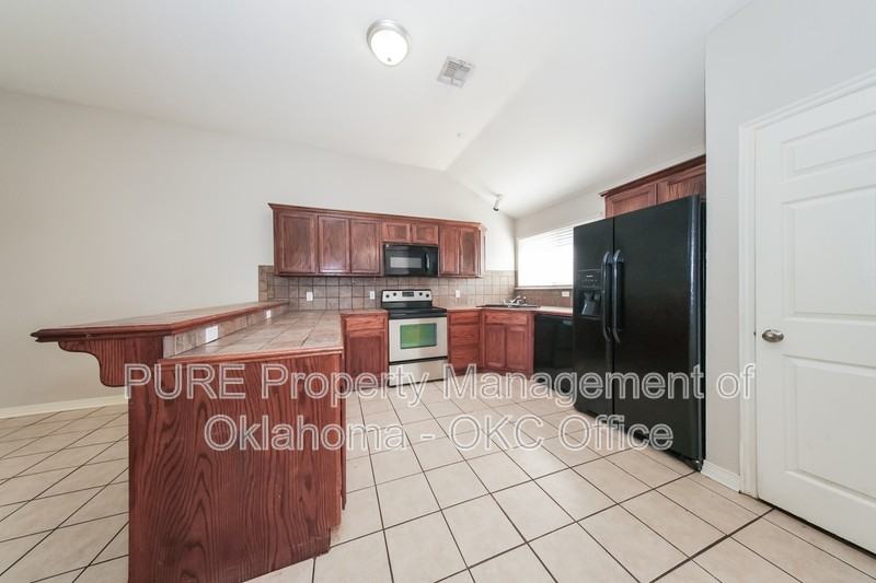 7921 Azurewood Dr - Photo 6 of 20