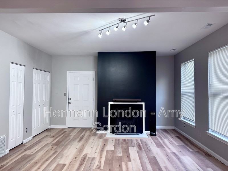 2336 Rutger St #C - Photo 5 of 18