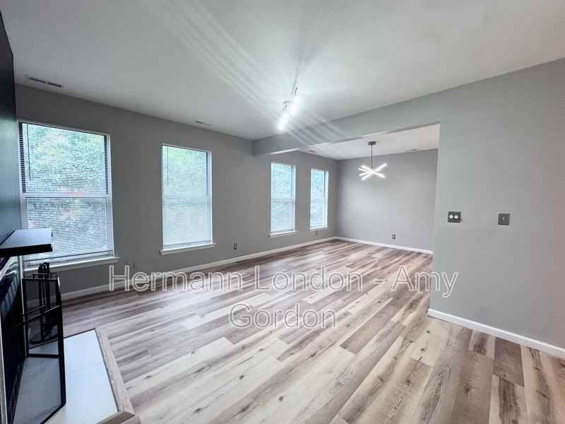 2336 Rutger St #C - Photo 6 of 18