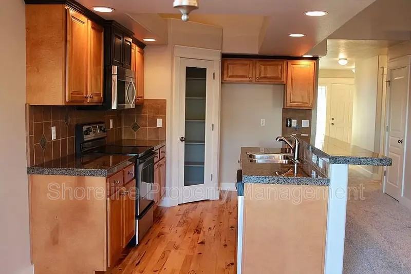 902 N Park Vista Ave - Photo 3 of 24