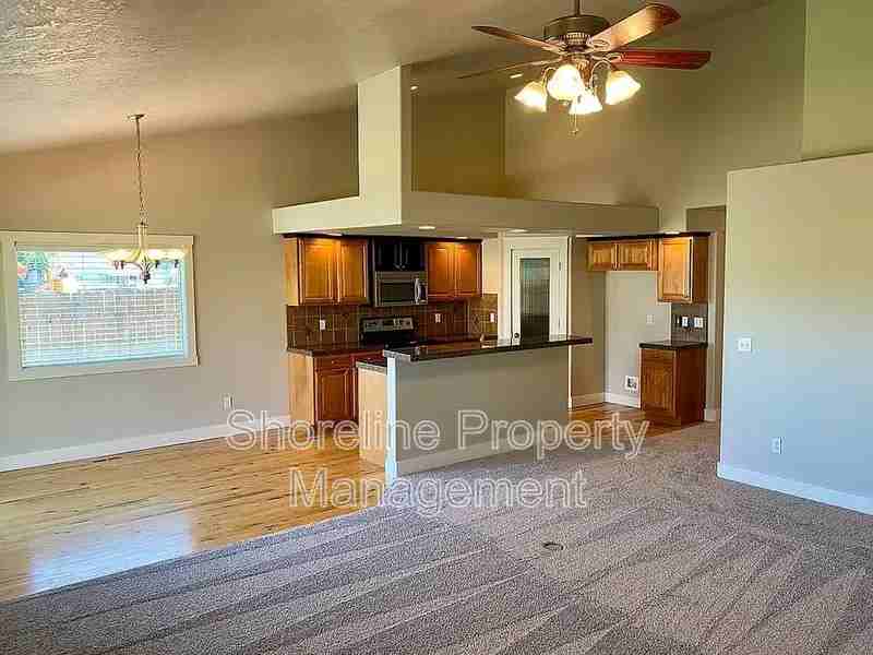 902 N Park Vista Ave - Photo 4 of 24