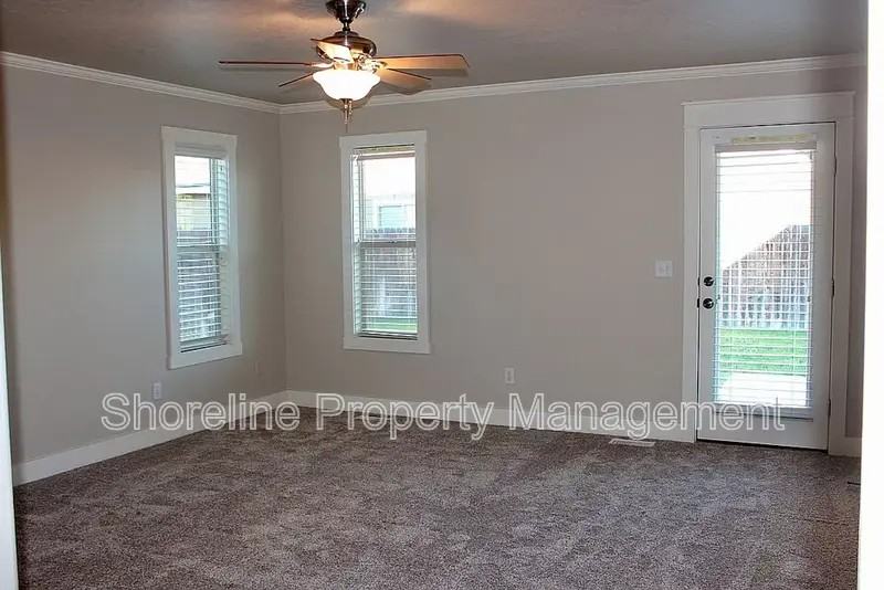 902 N Park Vista Ave - Photo 7 of 24