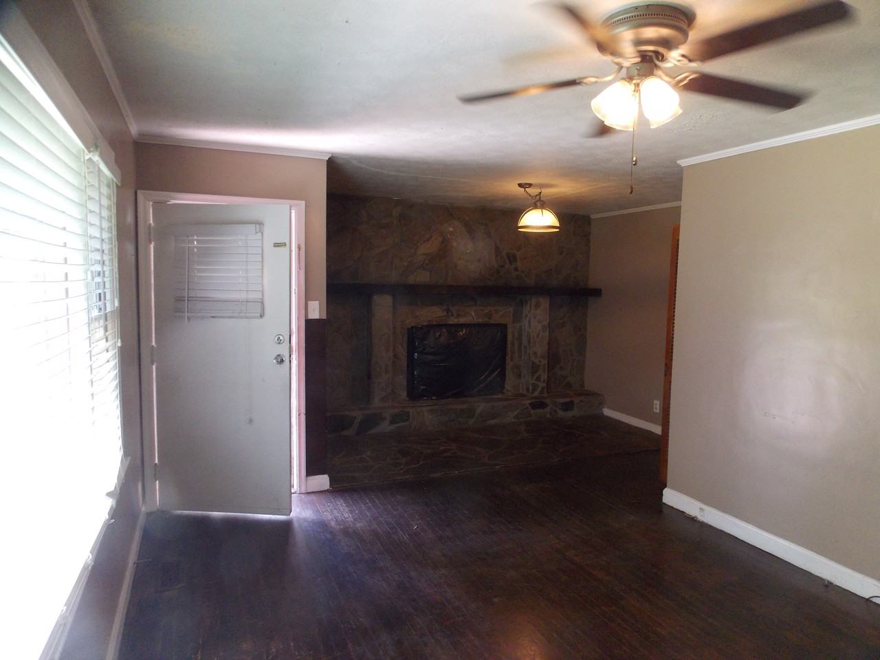 215 Hillside Cir - Photo 3 of 18