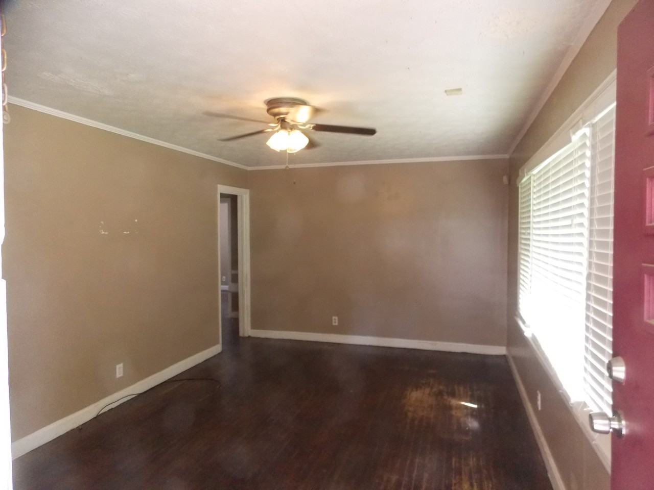 215 Hillside Cir - Photo 4 of 18