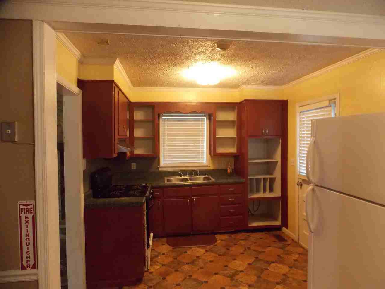 215 Hillside Cir - Photo 5 of 18