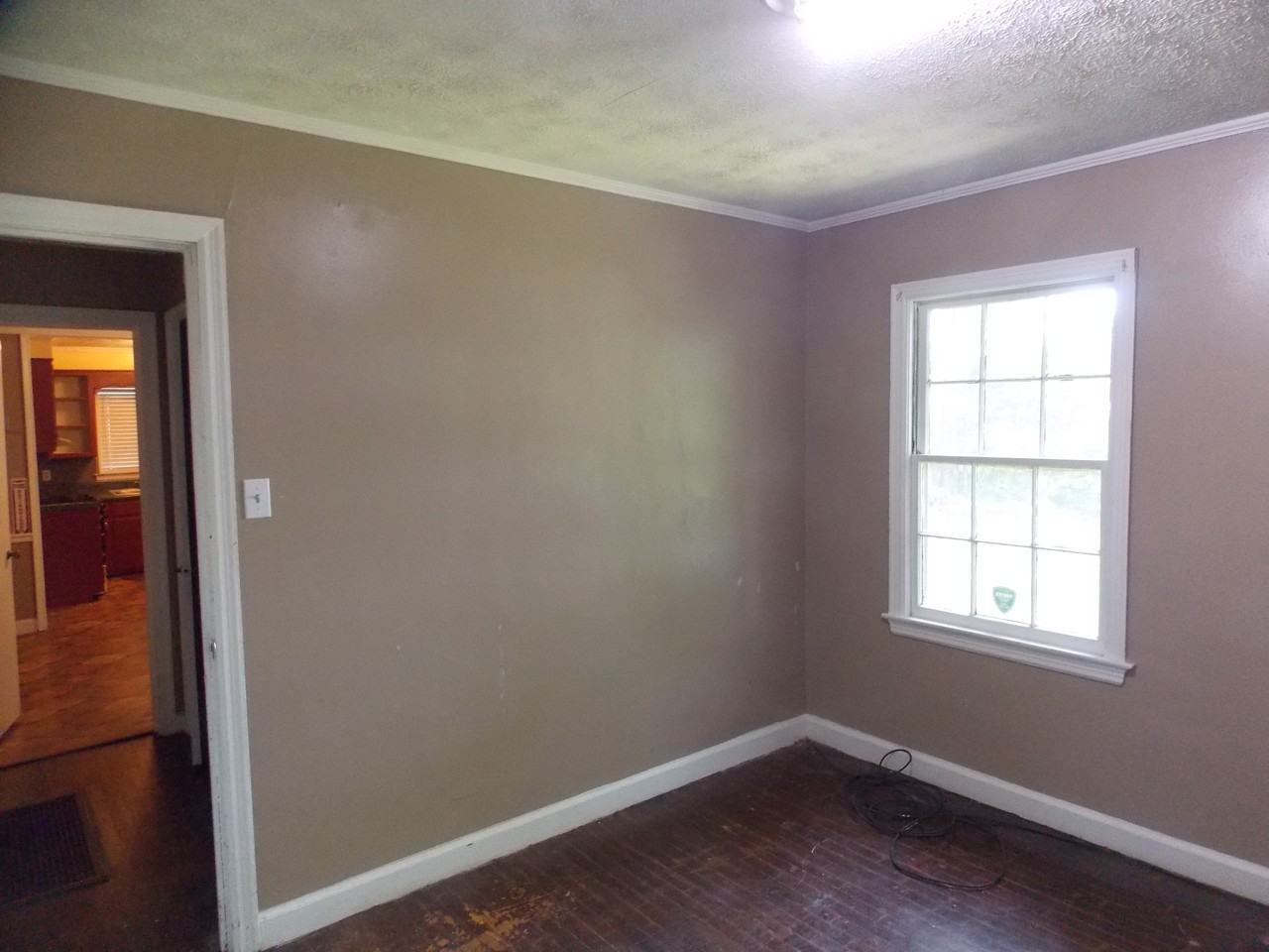 215 Hillside Cir - Photo 7 of 18