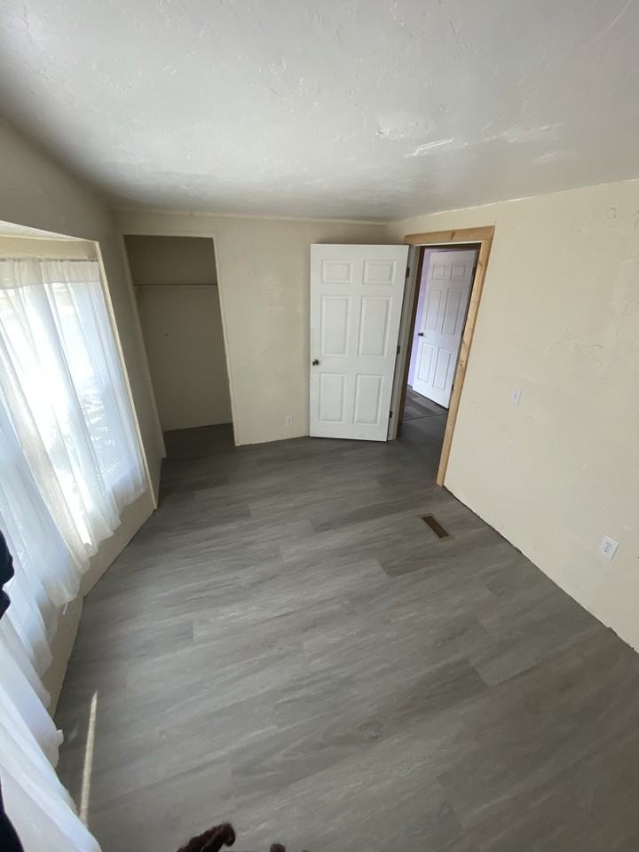 3549 Green Acre Way - Photo 5 of 11