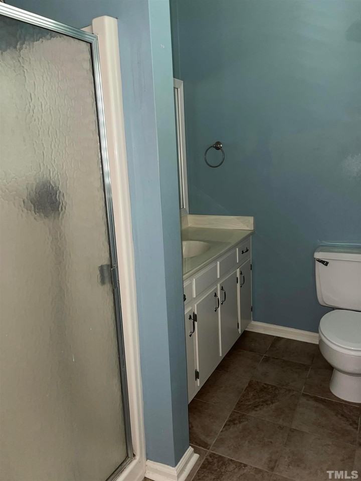 407 Portsmouth Ct - Photo 5 of 20