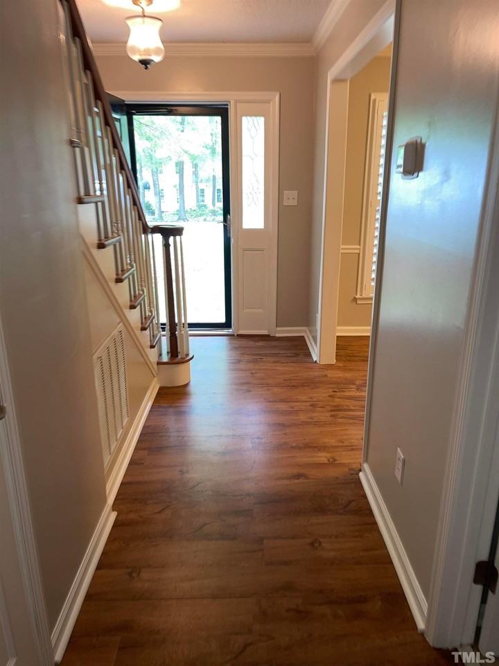407 Portsmouth Ct - Photo 7 of 20