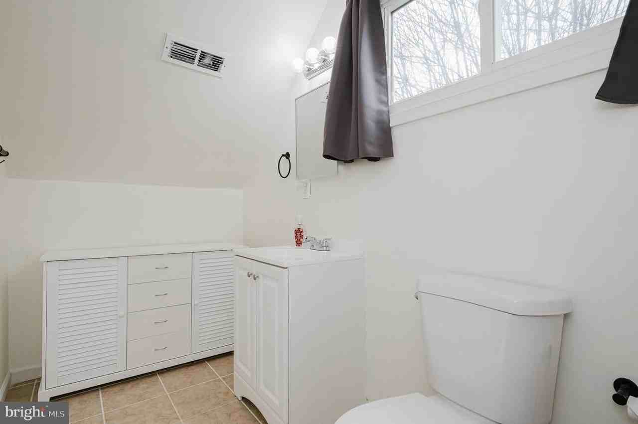 5709 Anthony Ave - Photo 4 of 18