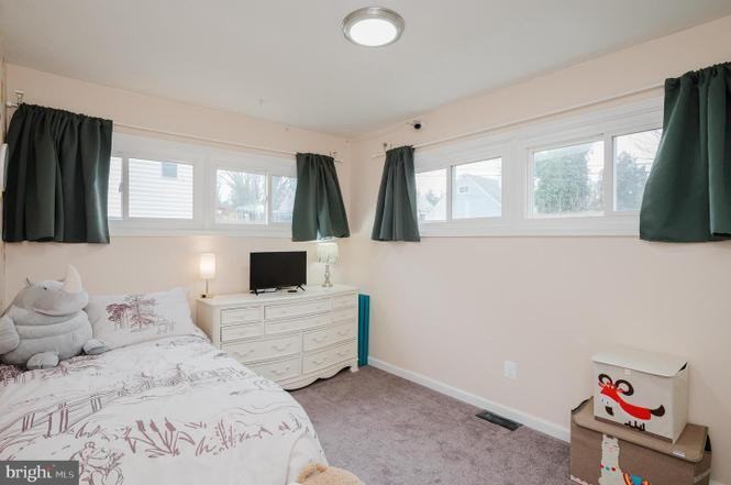 5709 Anthony Ave - Photo 7 of 18