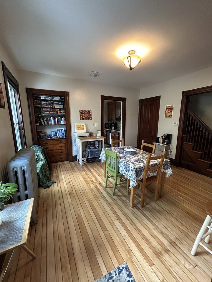 109 Warren St - Photo 3 of 11