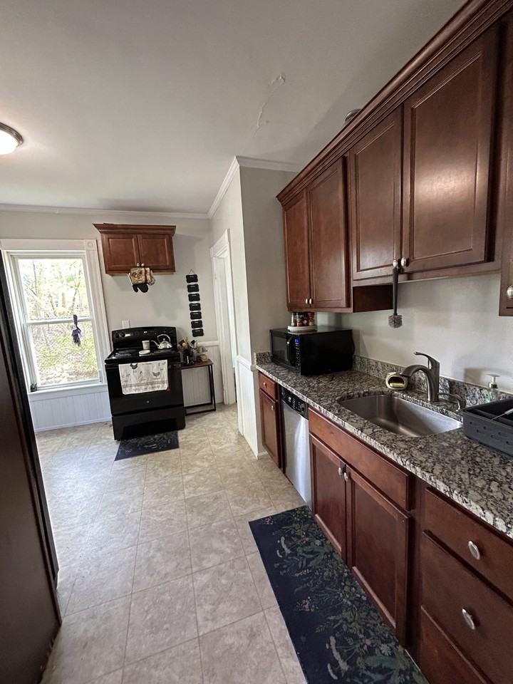 109 Warren St - Photo 6 of 11