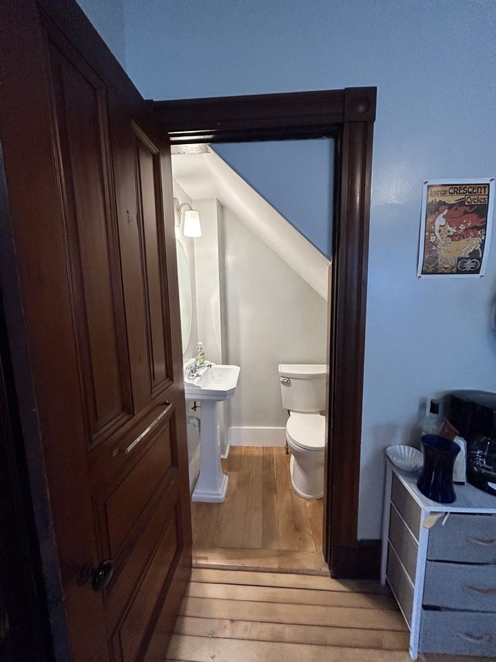 109 Warren St - Photo 7 of 11