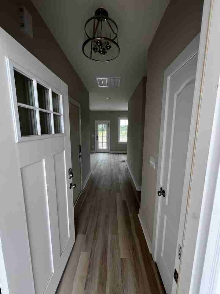 563 N Washington St - Photo 3 of 9
