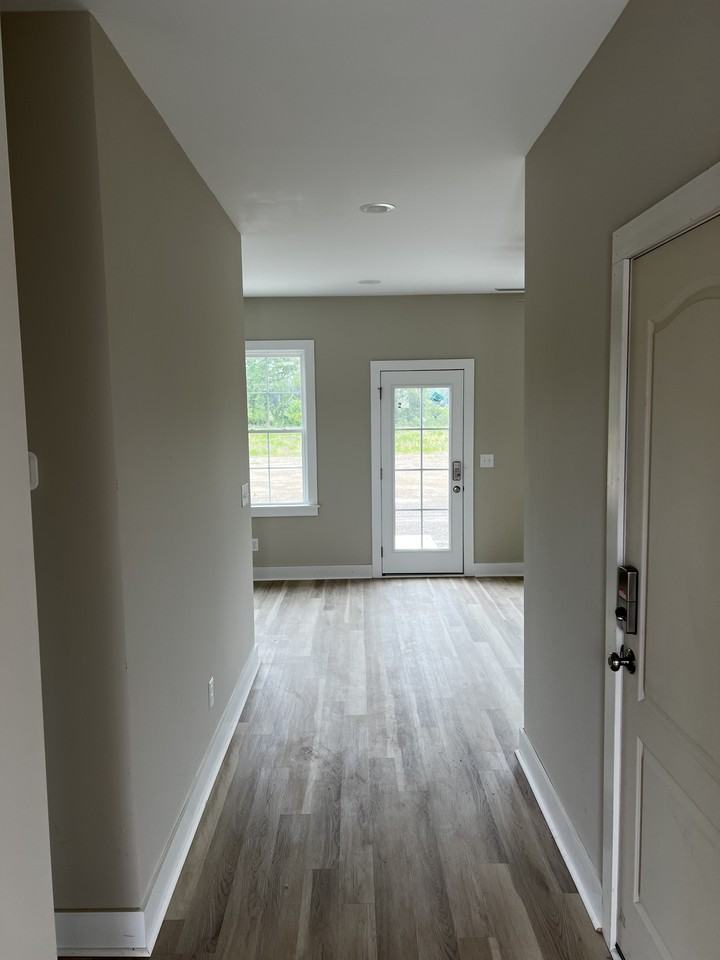 563 N Washington St - Photo 4 of 9