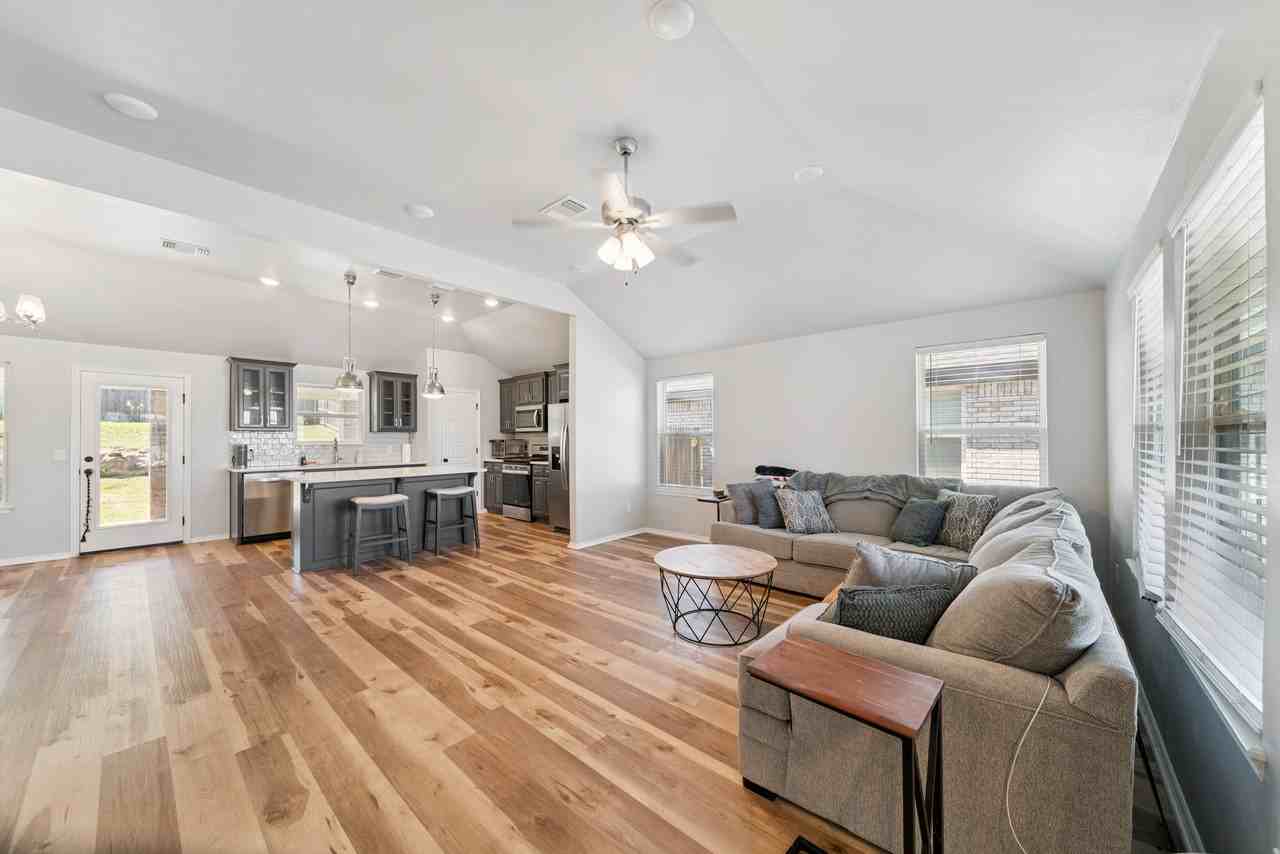 1216 Autry St - Photo 4 of 15