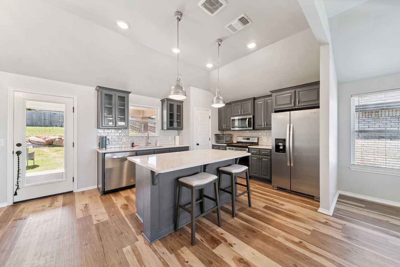1216 Autry St - Photo 5 of 15