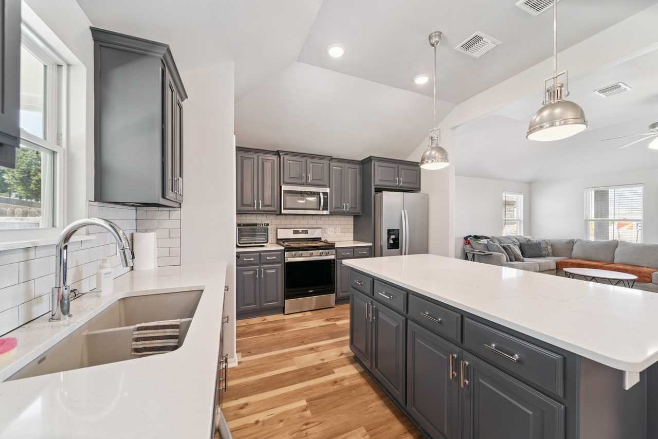 1216 Autry St - Photo 6 of 15