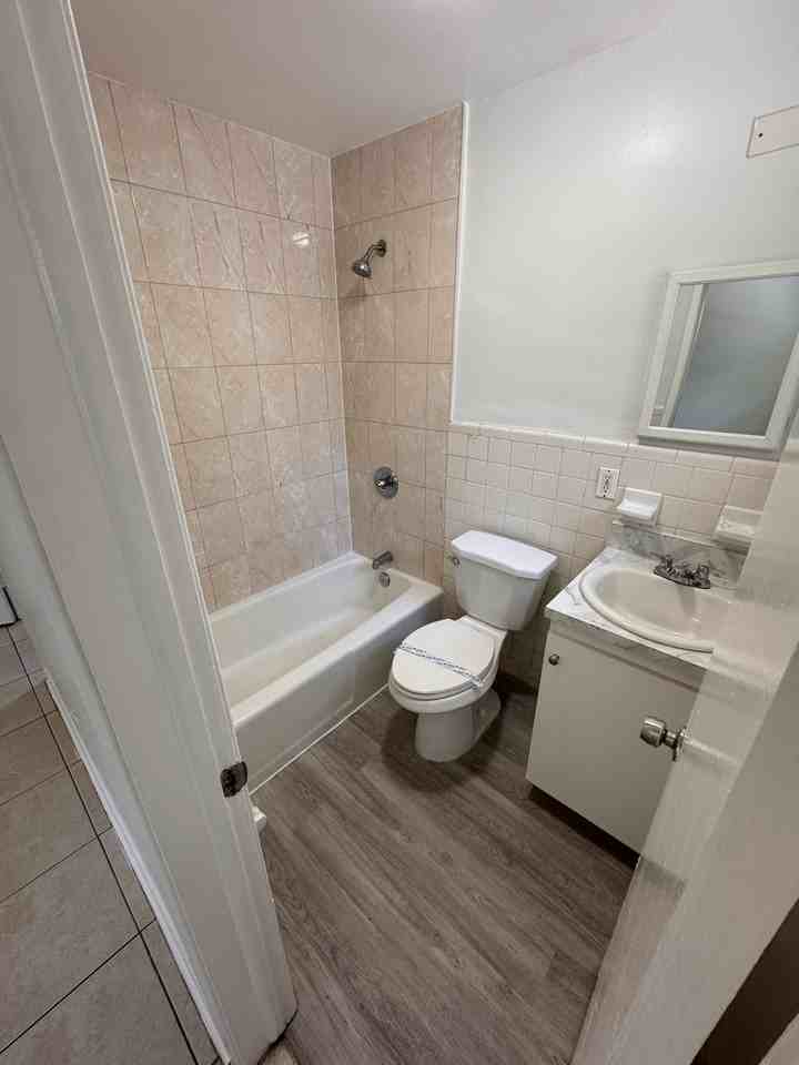 1115 Sw 15th Ter #2 - Photo 4 of 8