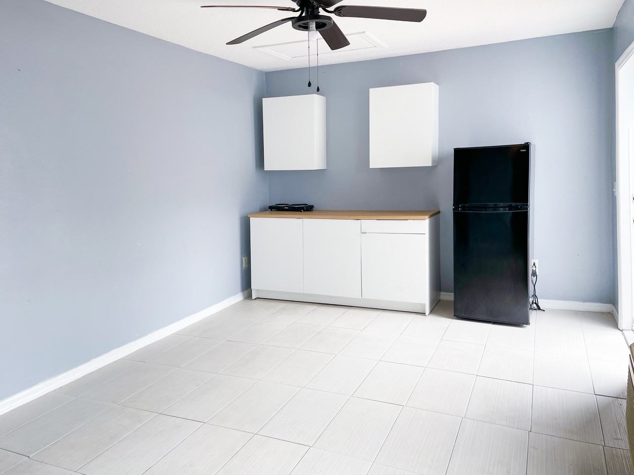 564 Orchid Dr #B - Photo 3 of 10