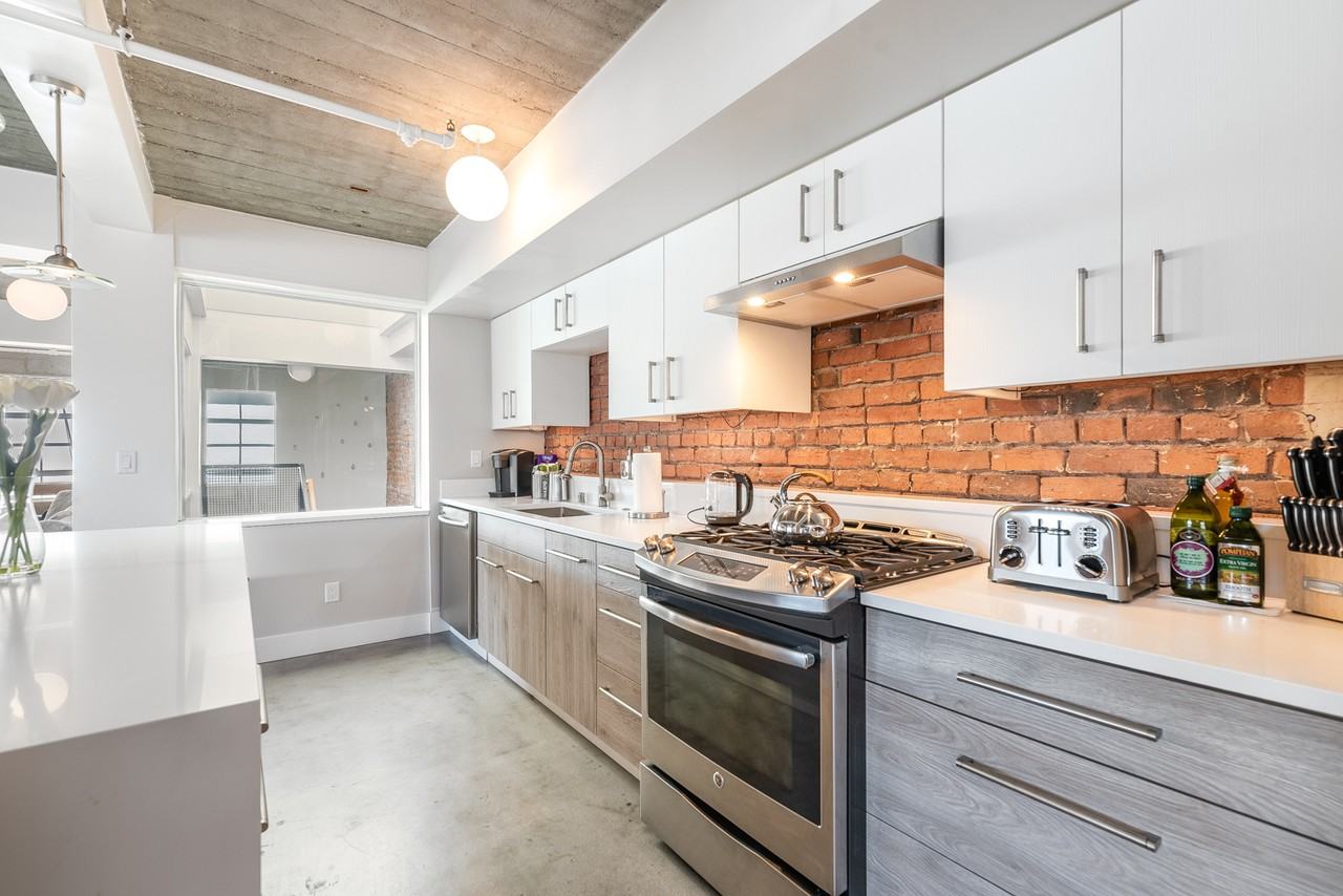 2135 Commerce St - Photo 7 of 35
