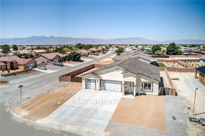 6380 Waterford St - Photo 3 of 41