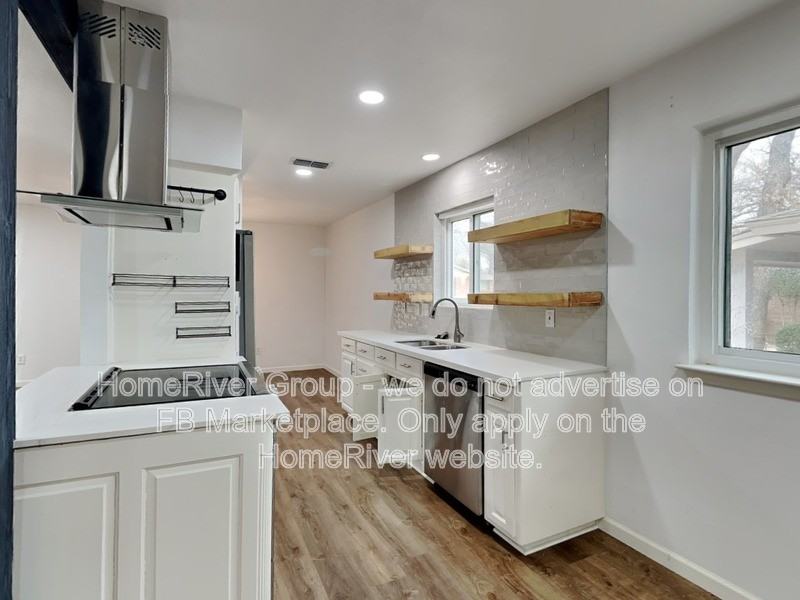 3002 Friendswood Dr - Photo 4 of 31