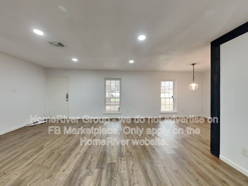 3002 Friendswood Dr - Photo 5 of 31