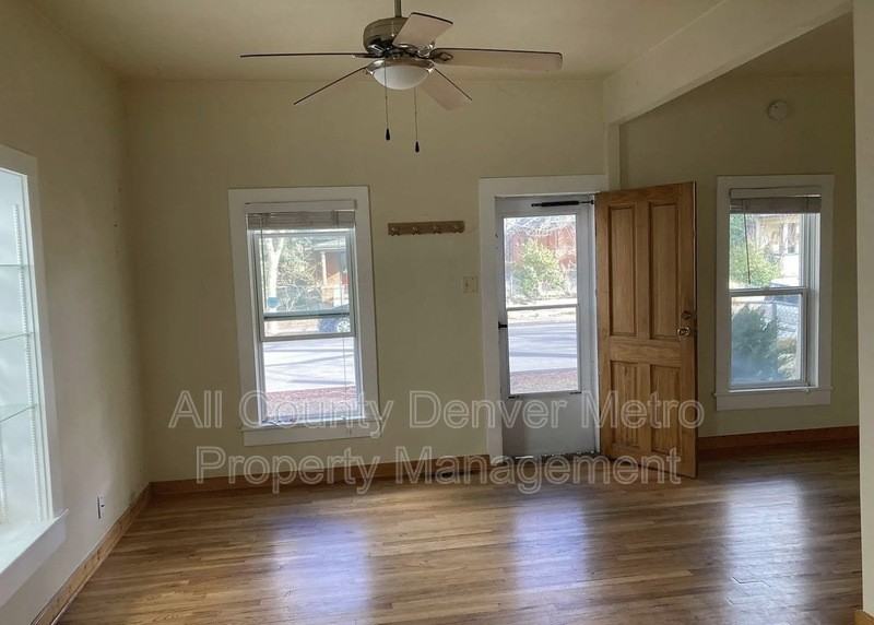 831 Elati St - Photo 4 of 17