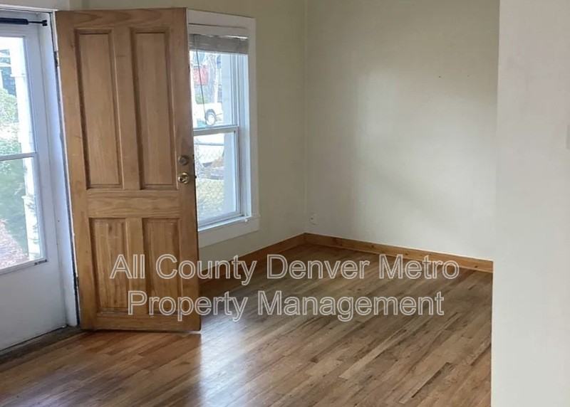 831 Elati St - Photo 6 of 17