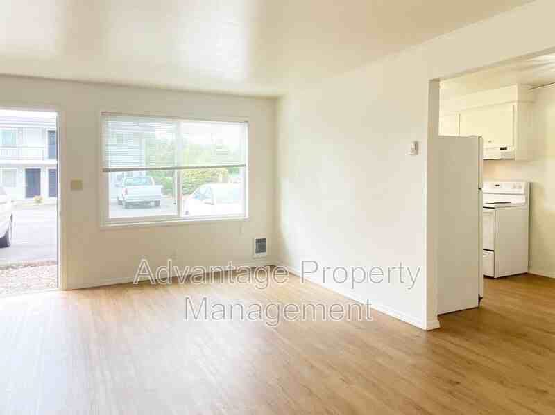 365 Jackson St W #9 - Photo 6 of 10