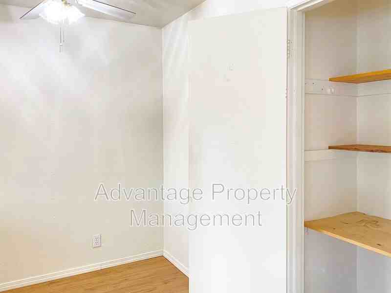 365 Jackson St W #9 - Photo 7 of 10