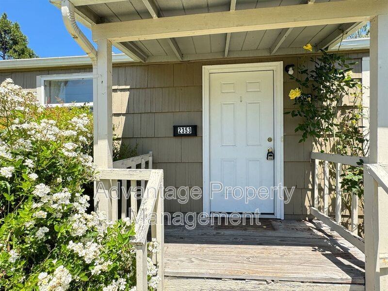 2353 Nw Fillmore Ave - Photo 2 of 23