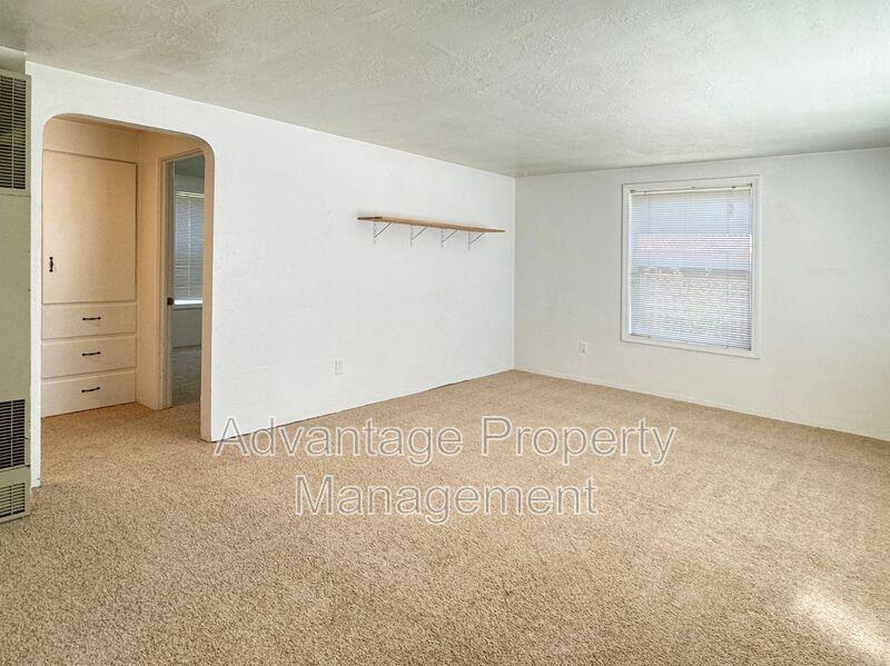 2353 Nw Fillmore Ave - Photo 3 of 23