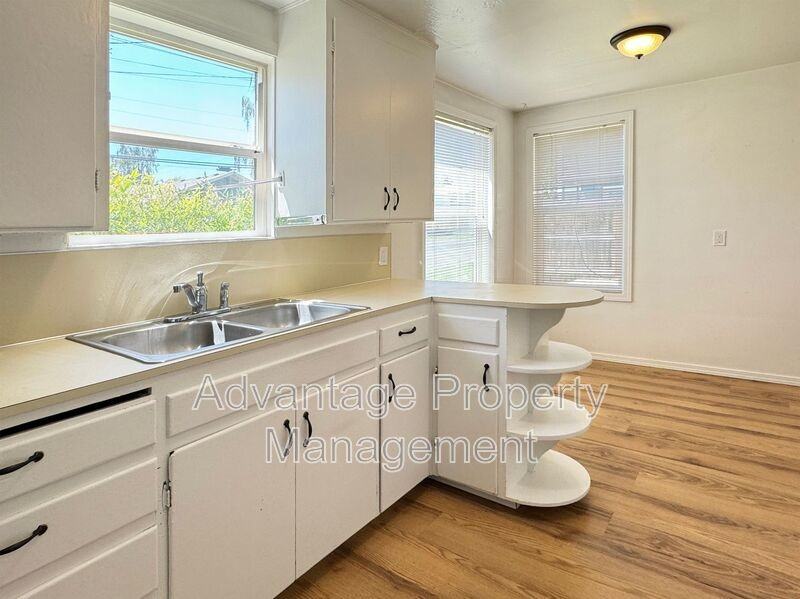 2353 Nw Fillmore Ave - Photo 4 of 23