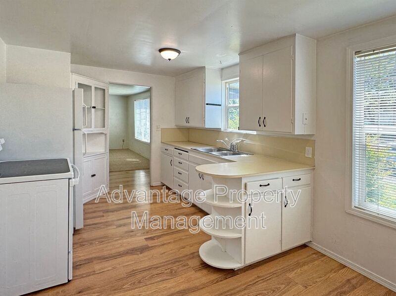 2353 Nw Fillmore Ave - Photo 6 of 23