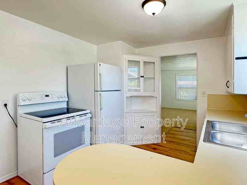2353 Nw Fillmore Ave - Photo 7 of 23