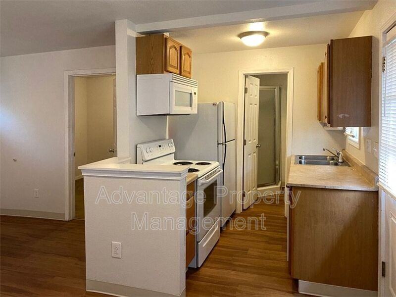 301 N Main St - Photo 2 of 8