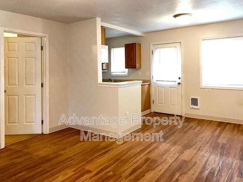 301 N Main St - Photo 3 of 8