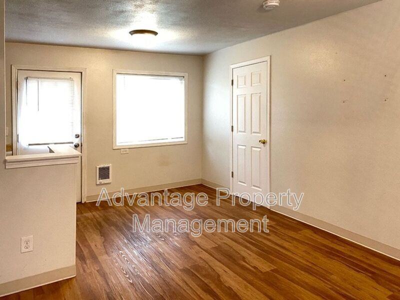 301 N Main St - Photo 4 of 8