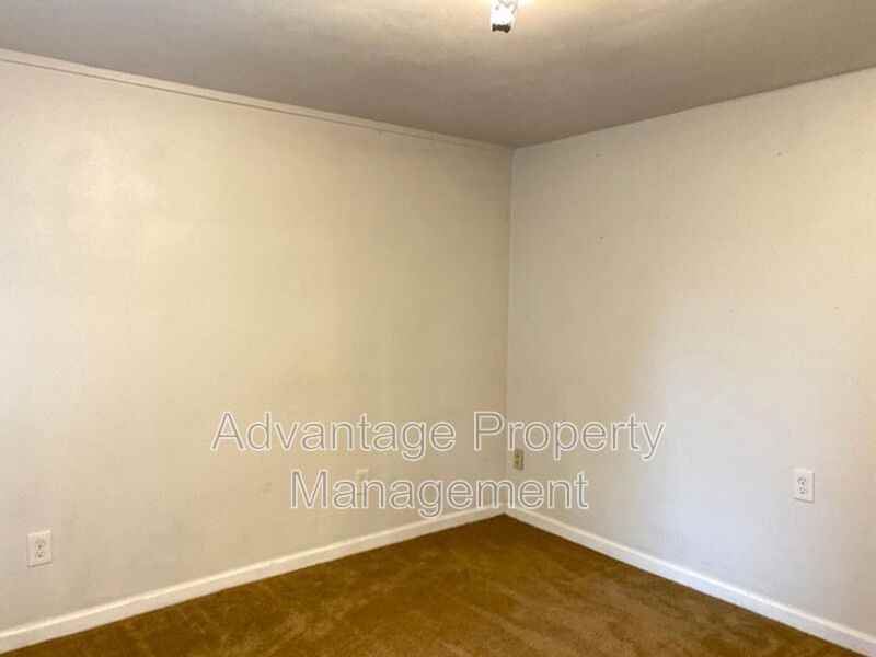 301 N Main St - Photo 5 of 8