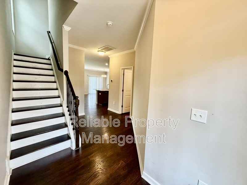 1828 Birdhouse Ln - Photo 4 of 21
