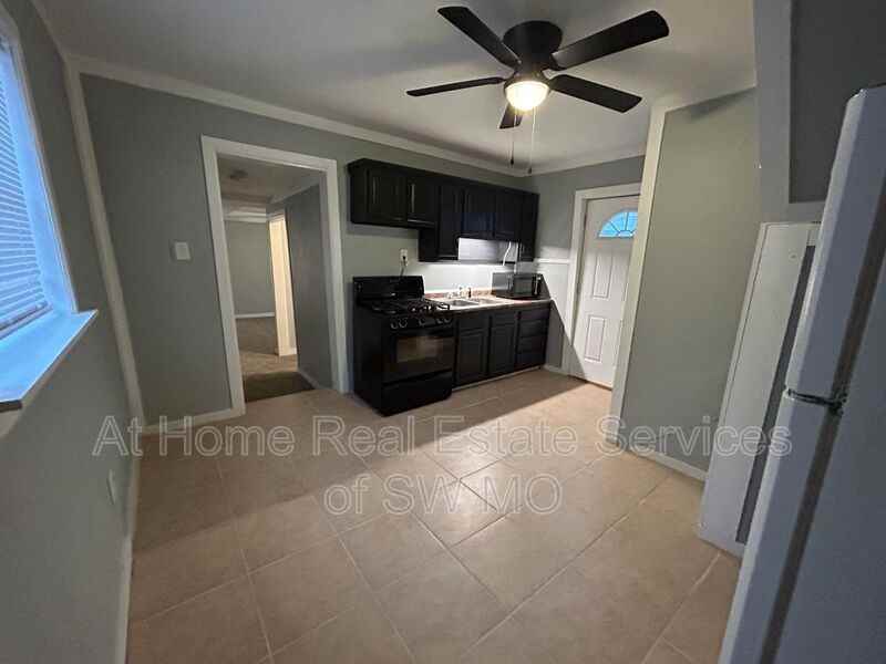 729 E Garfield St - Photo 3 of 12